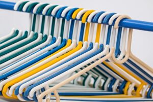 クローゼットのハンガーを使った効果的な除湿方法は？