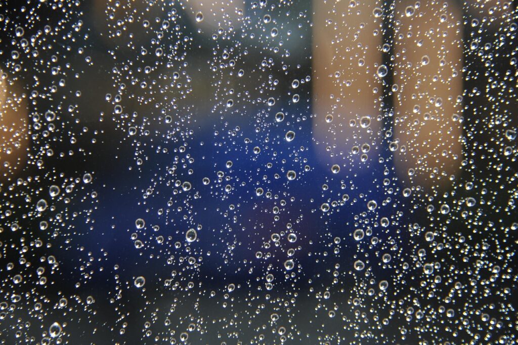 梅雨の湿気対策におすすめの便利グッズは？